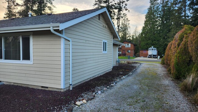 Building Photo - Single Level Birch Bay Village Home -- Boa...