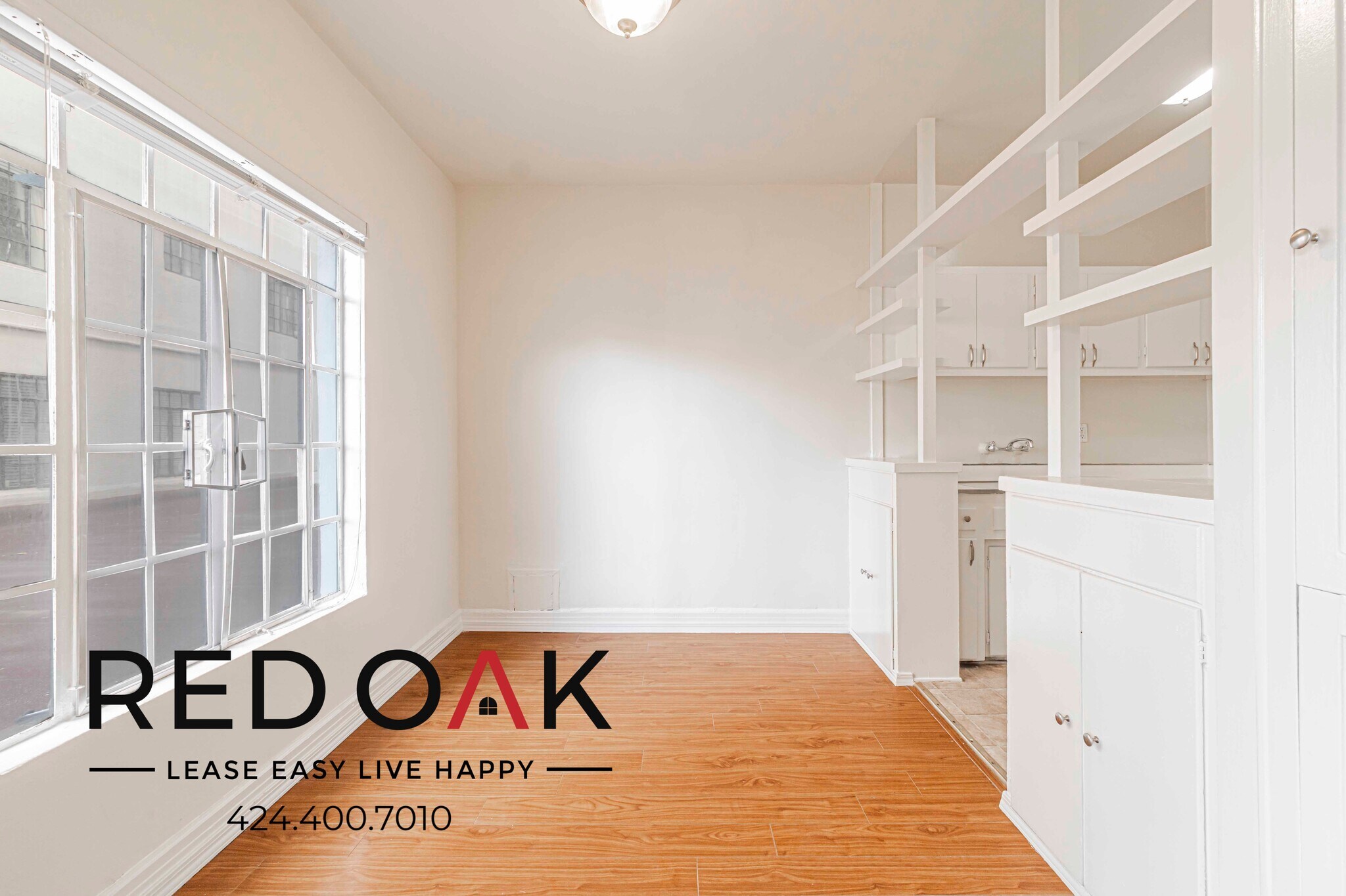 Building Photo - 570 N Rossmore Ave