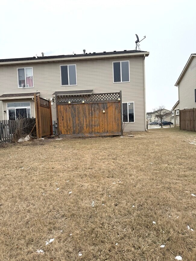 Building Photo - 2208 Rebecca Cir