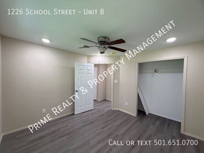 Building Photo - 1226 School St