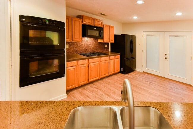 Building Photo - 3530 Santa Rosa Ln