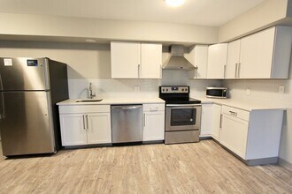 Building Photo - 126 College Ave