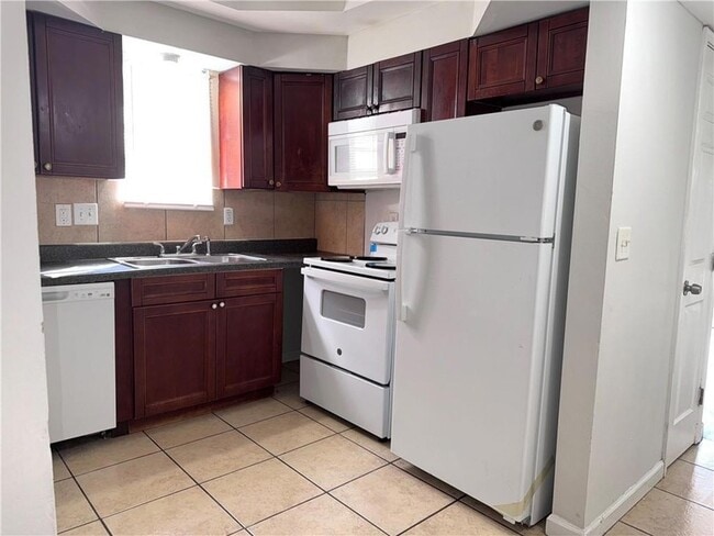 Building Photo - 7021 Yorktown Dr