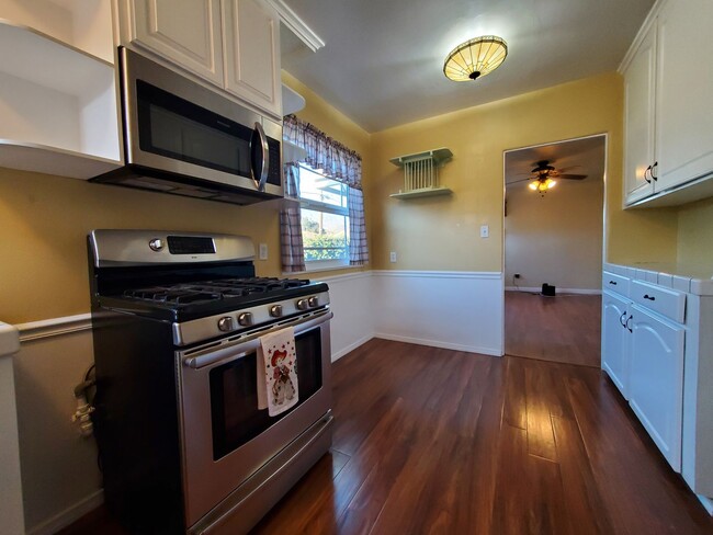 Building Photo - Remodeled 2-bedroom 1 bath plus Bonus Room...