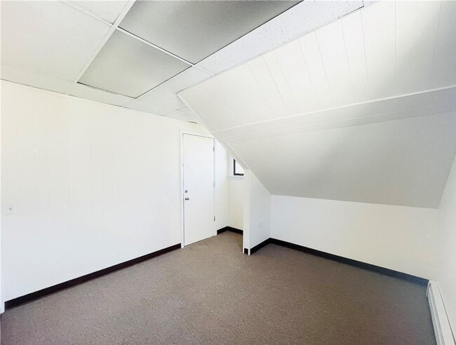 Building Photo - 425 Montauk Ave