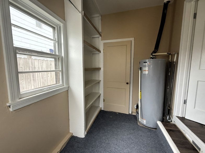 Building Photo - 1721 S Volutsia Ave