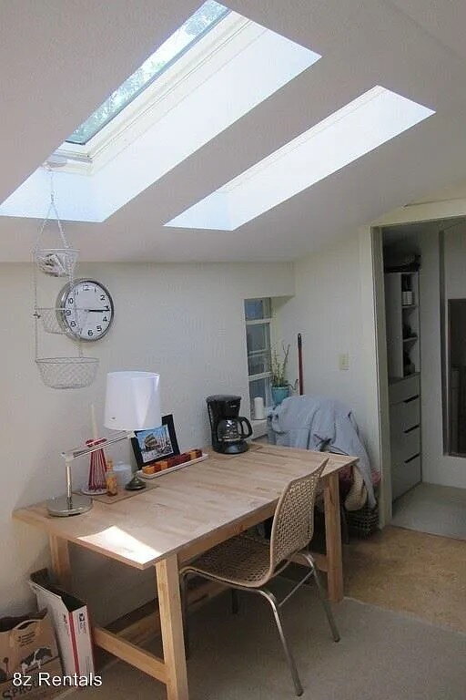 Building Photo - Charming Studio Furnished Unit - Cozy 400 Sq Ft Home with Full Bath!"