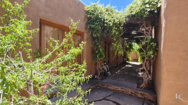 Building Photo - Coming Soon! Old Town Charm! 2 Bedroom Hou...
