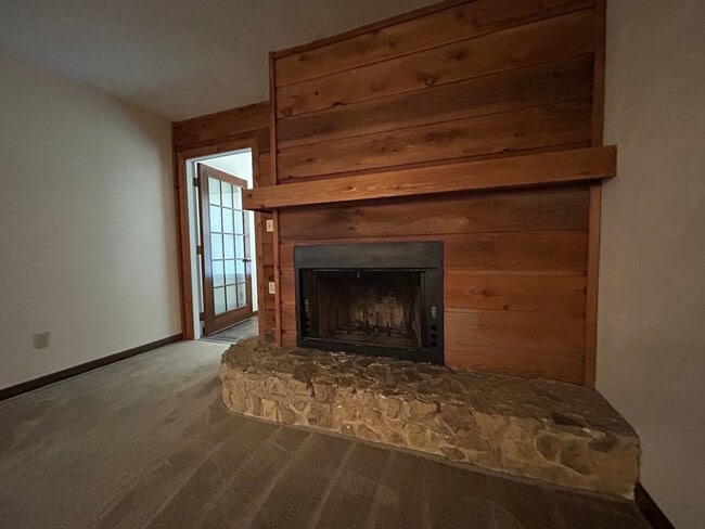 Building Photo - 2/2/ Walking Distance To Capital Regional ...