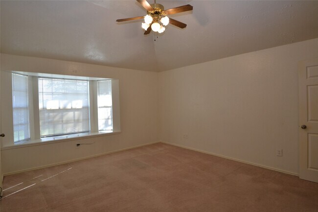 Building Photo - 12410 Meadow Briar Dr