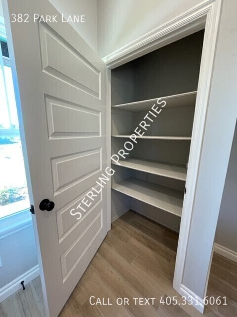 Building Photo - 382 Park Ln