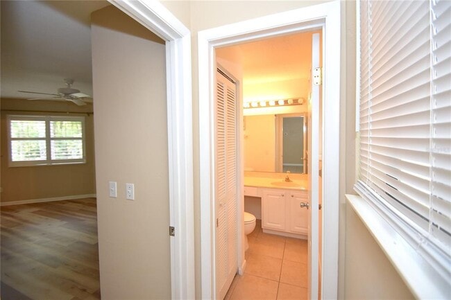 Building Photo - 6 Broadmore Cir