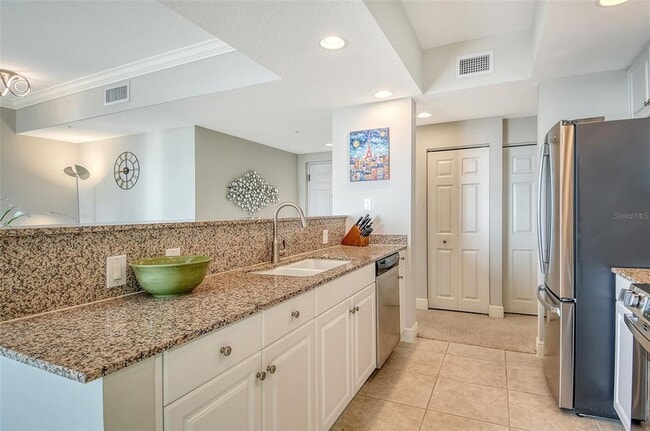 Building Photo - 800 N Tamiami Trl