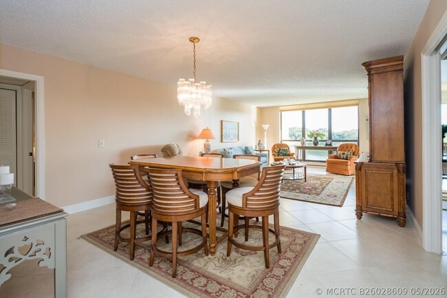 Building Photo - 5188 Woodland Lakes Dr