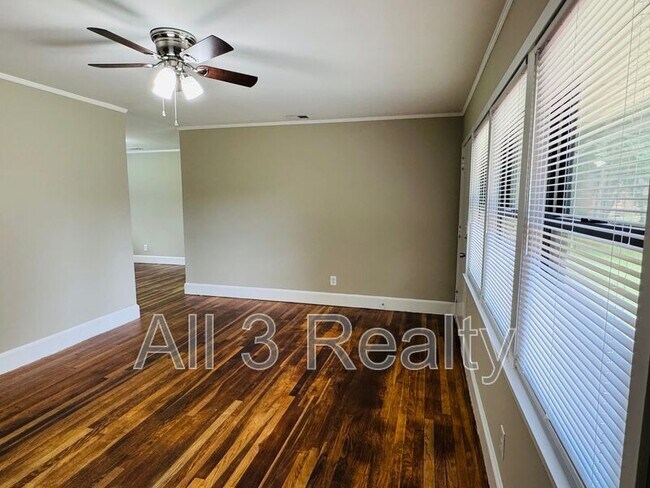 Building Photo - 957 Parkwood Ct
