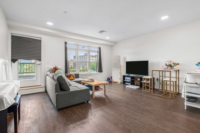 Building Photo - 20 Penniman Rd