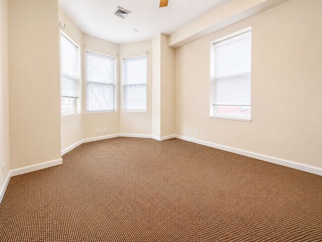 Building Photo - Spacious 7-Bedroom Home Near Temple University | Prime North Central Location
