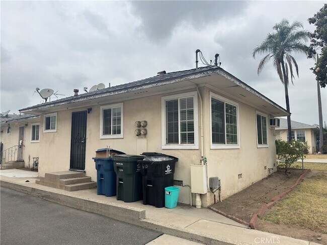 Building Photo - 615 S Almansor St