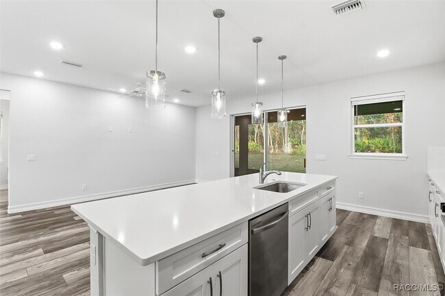 Building Photo - 4195 N Pink Poppy Dr