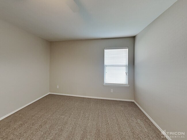 Building Photo - 2013 Cedarwood Dr