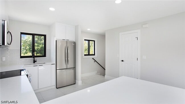 Building Photo - 9002 Somerset Ln