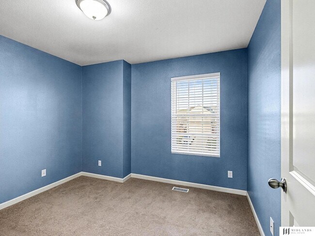 Building Photo - 8417 S 65th St