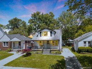 Building Photo - 15450 Lola Dr