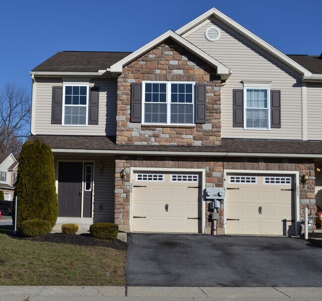 Building Photo - Spacious Townhome with 1-Car Garage & Pet-Friendly – Conrad Weiser Schools!
