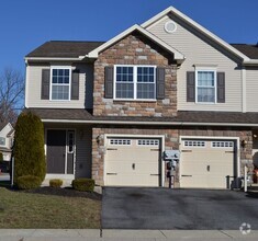 Building Photo - Spacious Townhome with 1-Car Garage & Pet-...