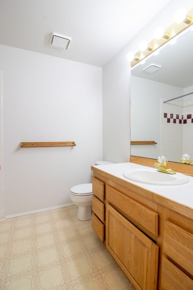 Building Photo - 4bd/2.75ba Sammamish Home
