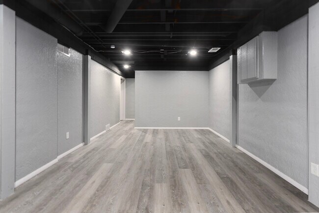Building Photo - 577 NW Valleybrook Rd