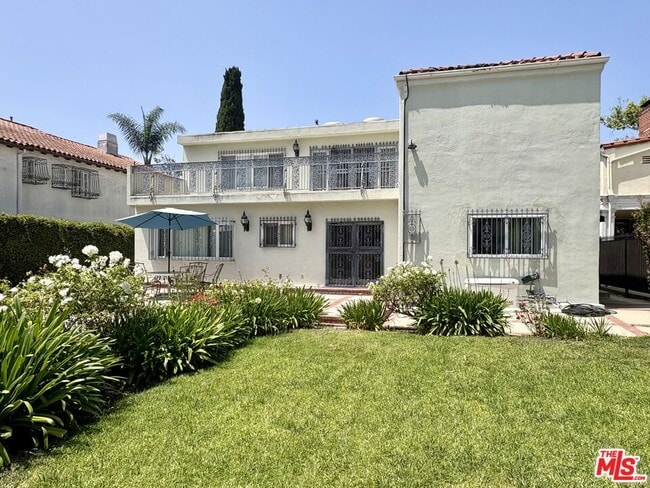 Building Photo - 414 N Las Palmas Ave