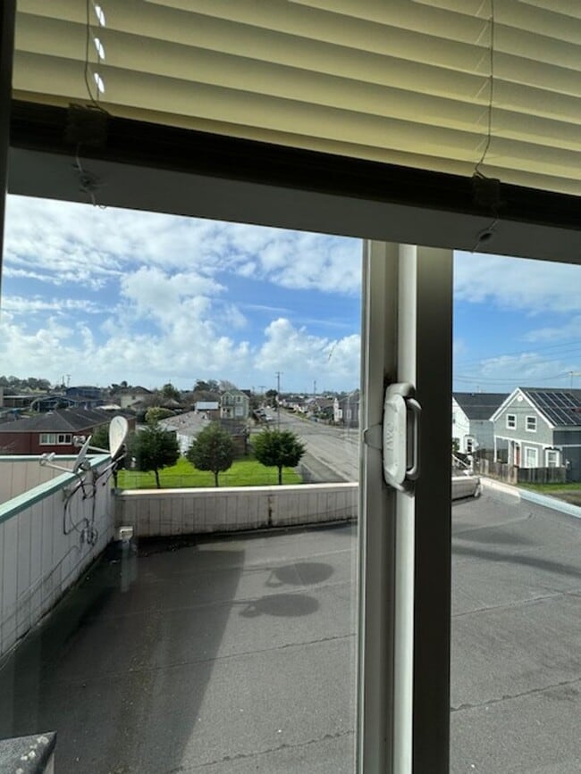 Building Photo - 111 W Hawthorne St