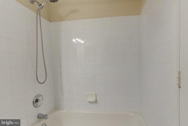 Building Photo - 645 Constellation Square SE