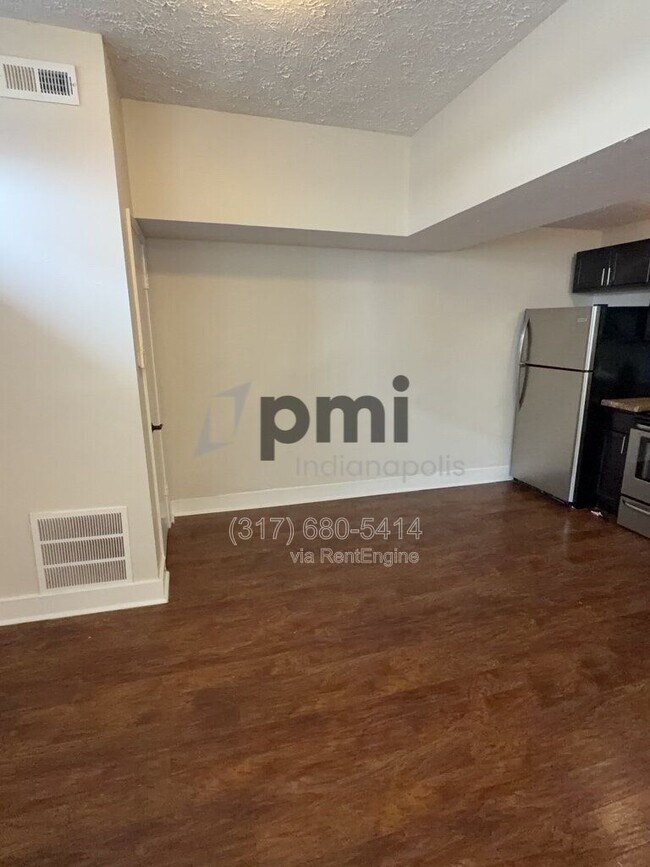 Building Photo - 1 W 28th St