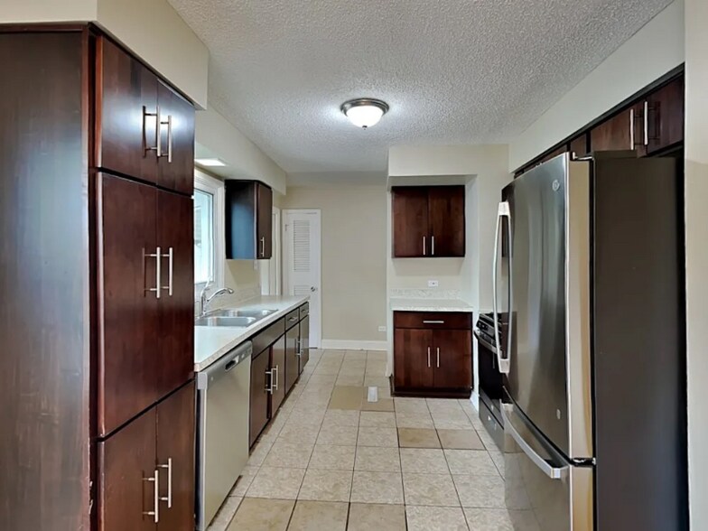 Building Photo - 9219 S 51st Ave