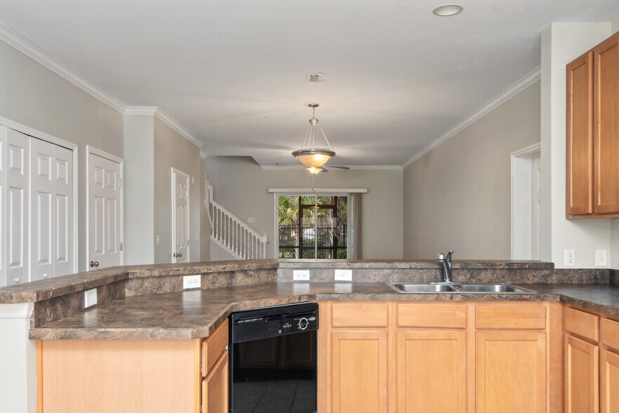 Building Photo - Summerhill at Meadowcrest