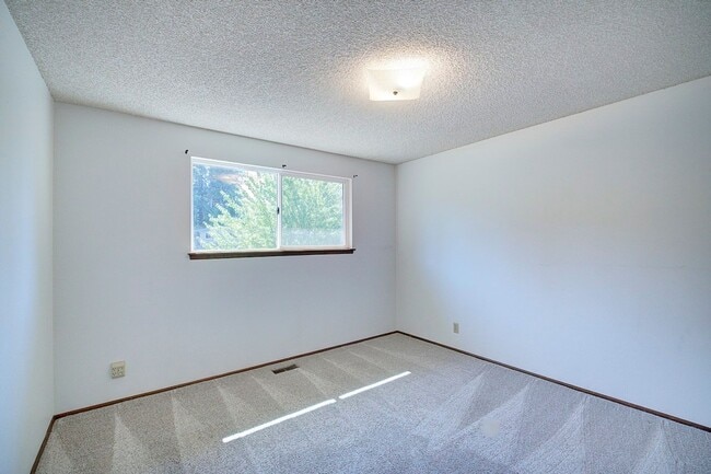 Building Photo - 5Bd/3Ba Edmonds House