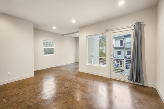 Building Photo - 12106 78th Ct NE