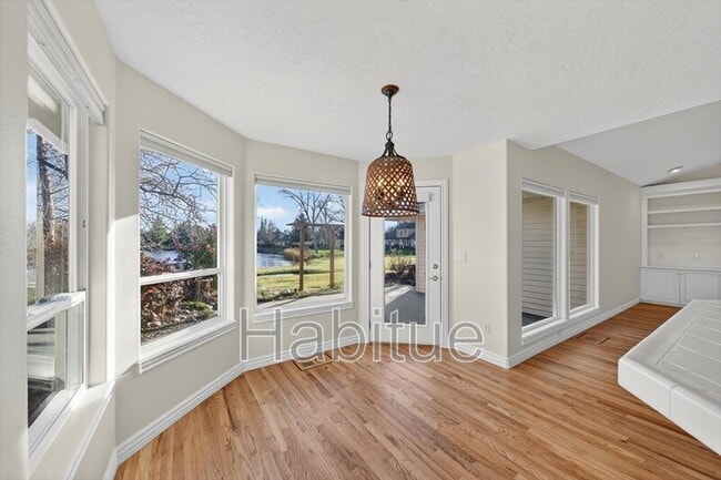 Building Photo - 393 E Trailside Dr