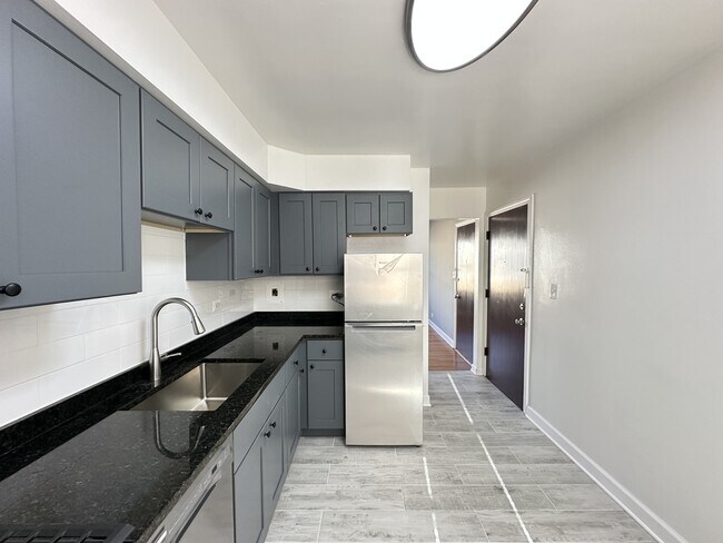 Building Photo - 6707 N California Ave