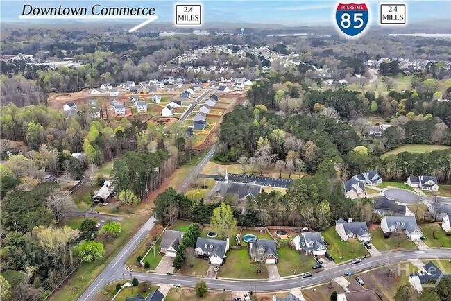 Building Photo - Beautiful 3BR/3BA Home with Private Pool in Commerce
