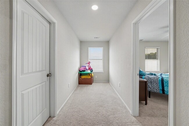 Building Photo - 20815 Acorn Valley Dr