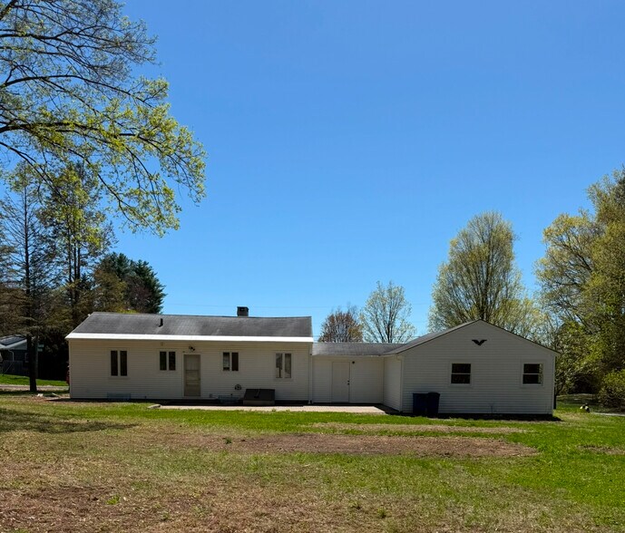 Building Photo - 152 Woodland Ave