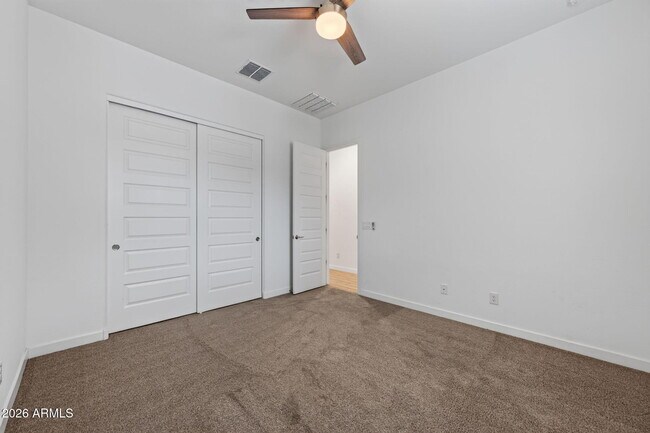 Building Photo - 203 E Birchwood Pl