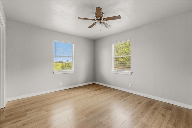Building Photo - 223 Rush Creek Ln
