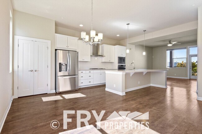 Building Photo - Beautiful 3 Bedroom Townhome in Belmar