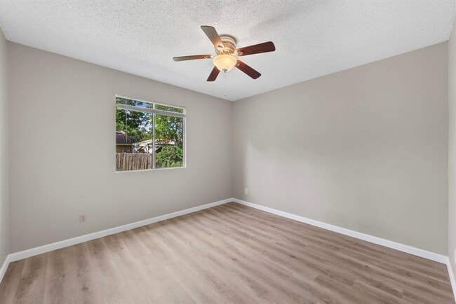 Building Photo - 2404 Broken Oak Dr