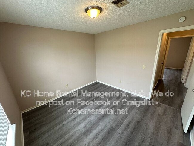 Building Photo - 838 Saddlewood St