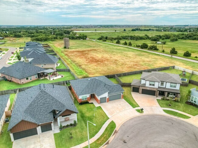 Building Photo - Beautiful New Construction Home in Edmond